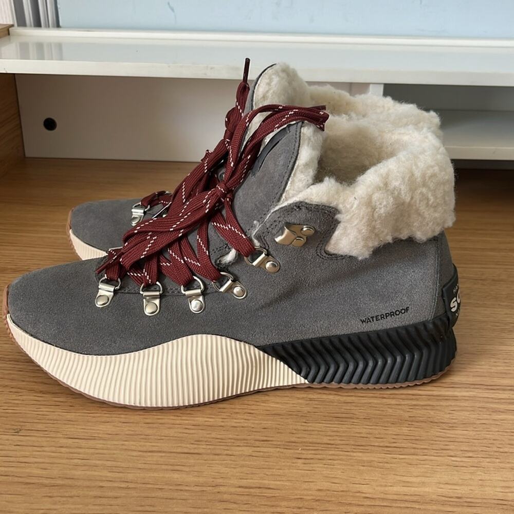 Sorel Gray and Red Ankle Boots - Picture 7 of 16